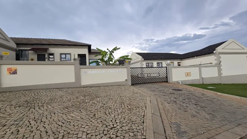 2 Bedroom Townhouse for sale in Doringkruin