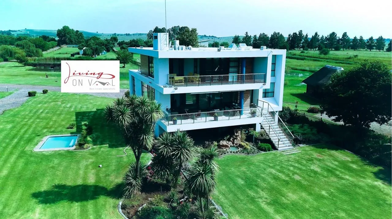 5 Bedroom House for sale in Stokkies Draai