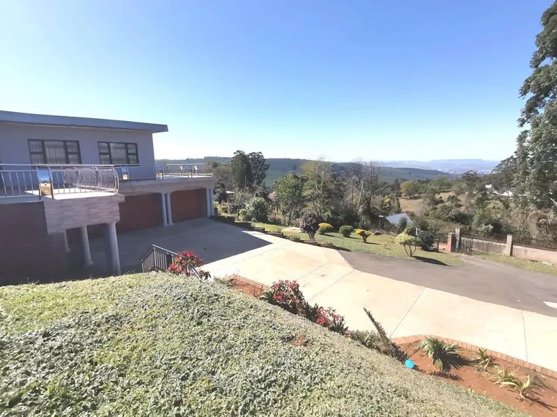 6 Bedroom House for sale in Sweetwaters