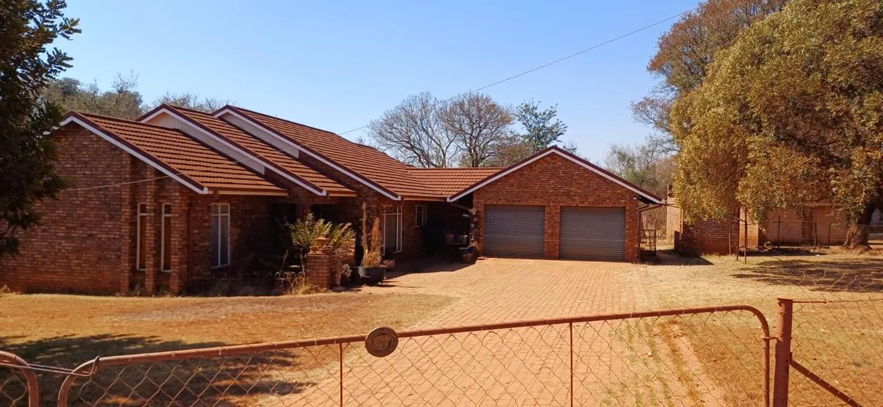 4 Bedroom House for sale in Laersdrif