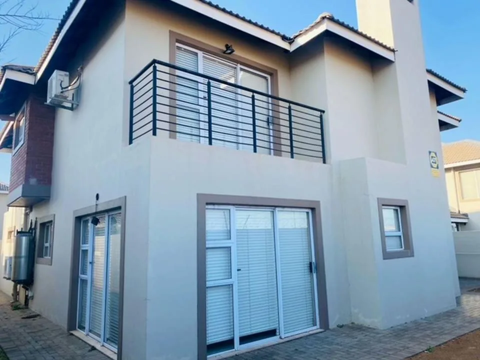 4 Bedroom Townhouse for sale in Shellyvale