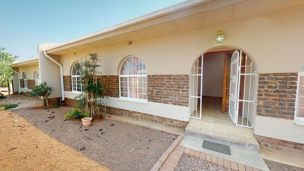 4 Bedroom House for sale in Flora Park