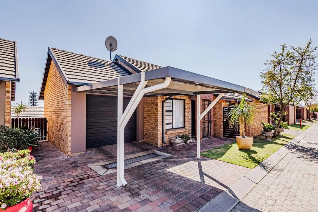 2 Bedroom House for sale in Bronberg Close