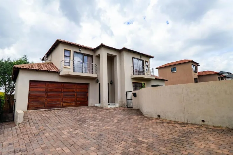 3 Bedroom House for sale in Thatchfield Estate