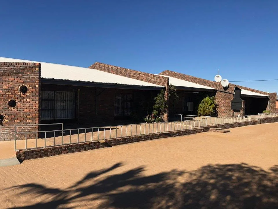 6 Bedroom House for sale in Kenhardt