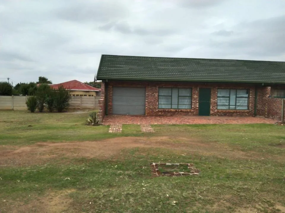3 Bedroom Townhouse for sale in Theunissen