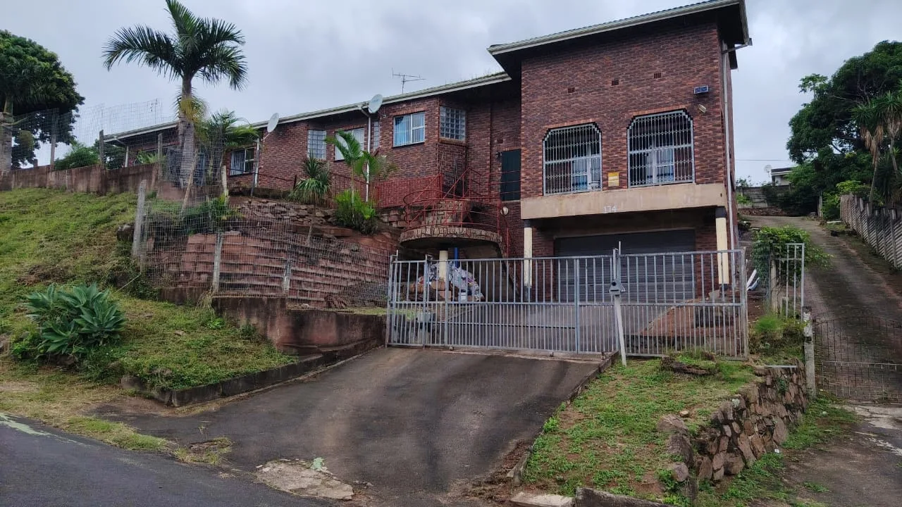 5 Bedroom House for sale in Silverglen