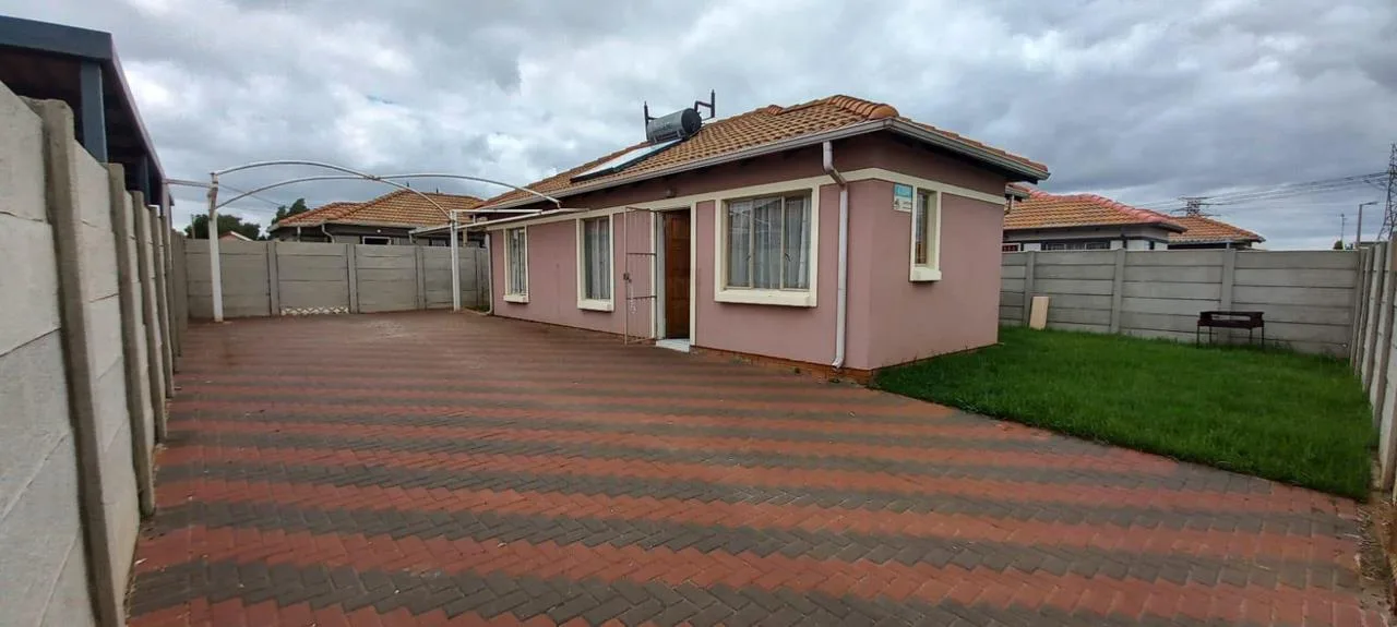 3 Bedroom House for sale in Leopard's Rest Security Estate