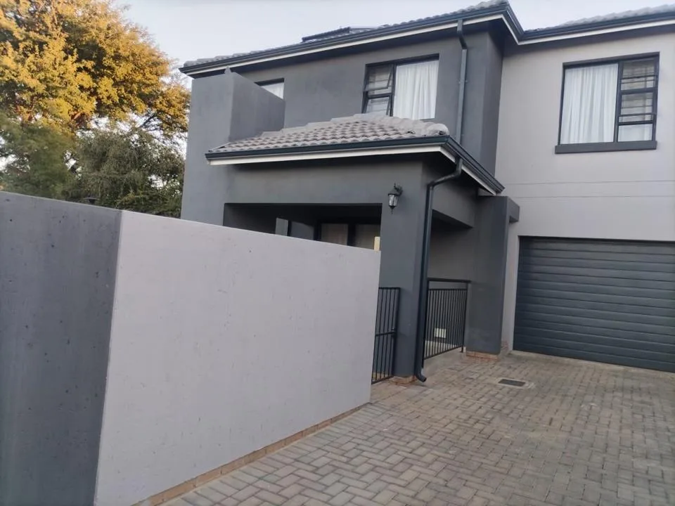 3 Bedroom Townhouse for sale in Theresapark