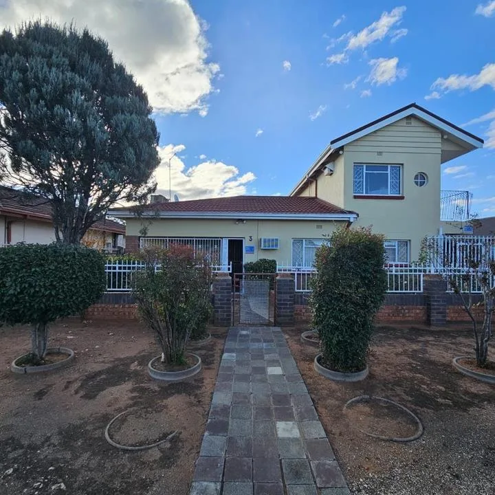 4 Bedroom House for sale in Square Hill Park