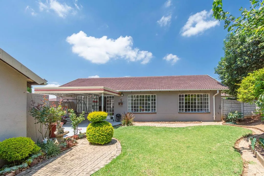 3 Bedroom Townhouse for sale in Sundowner