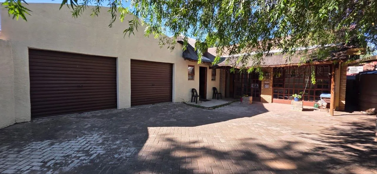 3 Bedroom House for sale in Pellissier