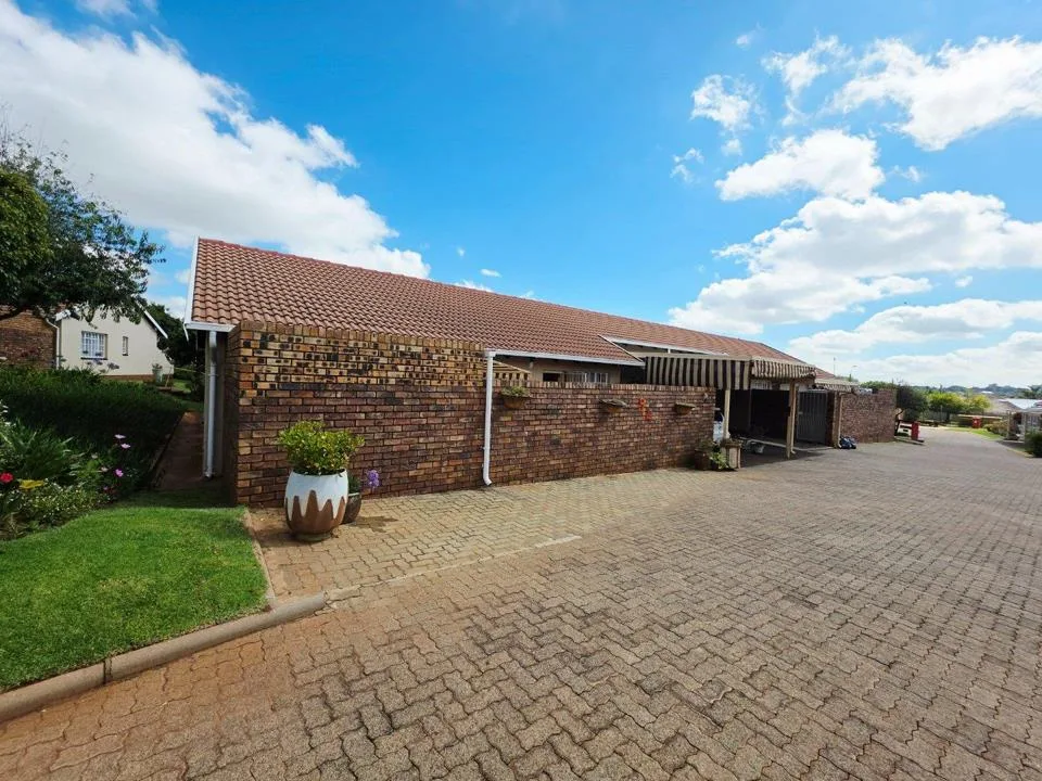 2 Bedroom Townhouse for sale in Randpoort