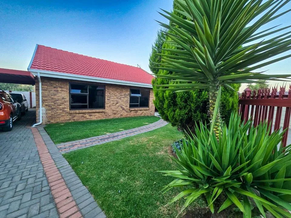 2 Bedroom House for sale in Greenhills Ext 3