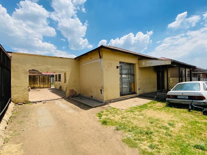 9 Bedroom House for sale in Springs Central