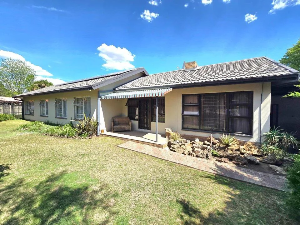 5 Bedroom House for sale in Panorama