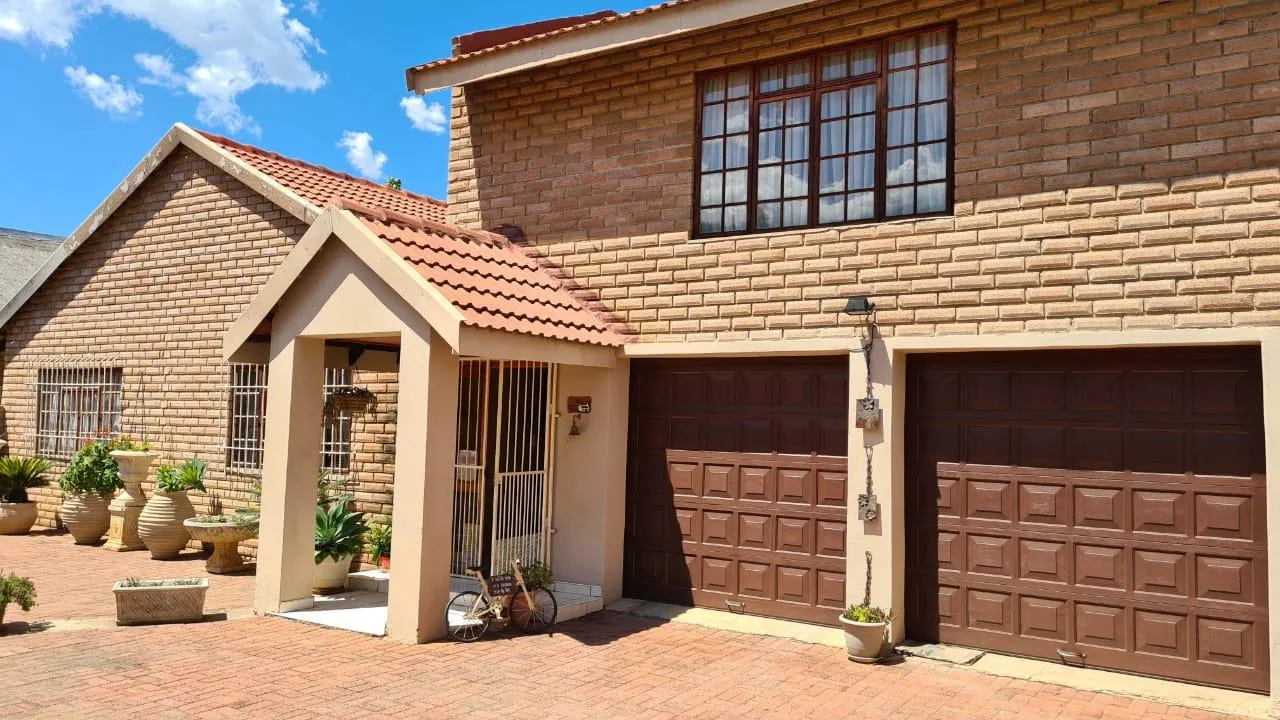 4 Bedroom House for sale in Flimieda