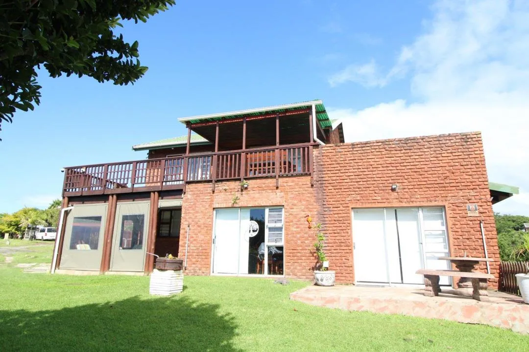 4 Bedroom House for sale in Cove Rock