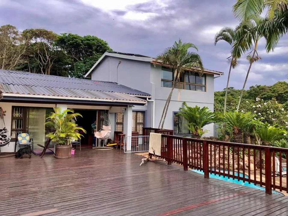 10 Bedroom House for sale in Port Edward