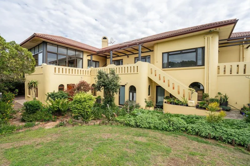 7 Bedroom House for sale in West Beach