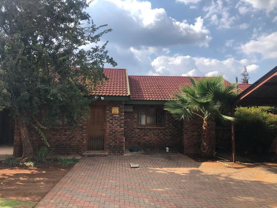 3 Bedroom House for sale in Dassie Rand