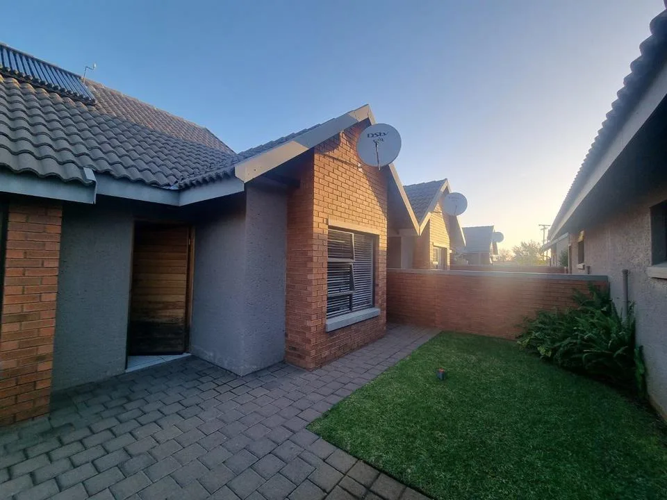 2 Bedroom Townhouse for sale in Heuwelsig