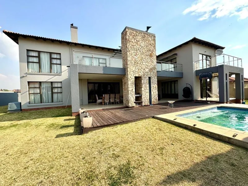 5 Bedroom House for sale in Noordrand