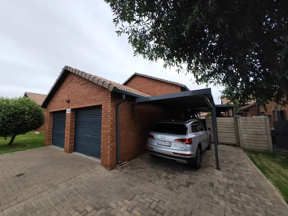 3 Bedroom Townhouse for sale in Chantelle