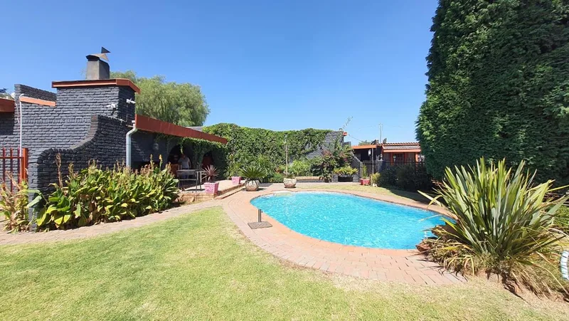 6 Bedroom House for sale in Riversdale