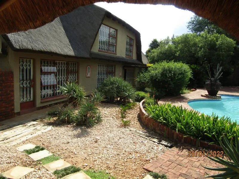 3 Bedroom House for sale in Hartbeesfontein
