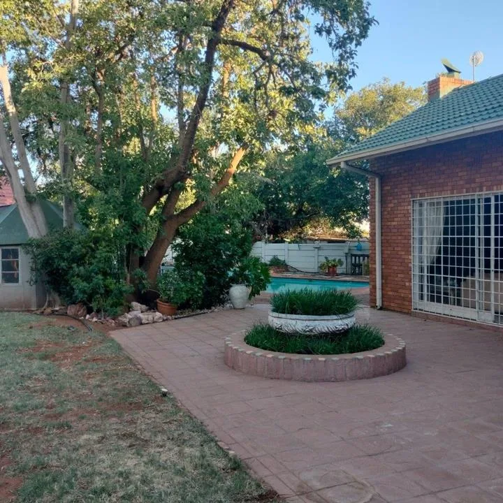 5 Bedroom House for sale in Klisserville