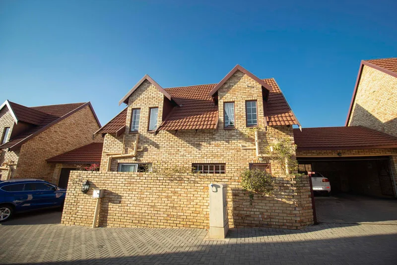 4 Bedroom Townhouse in Ruimsig