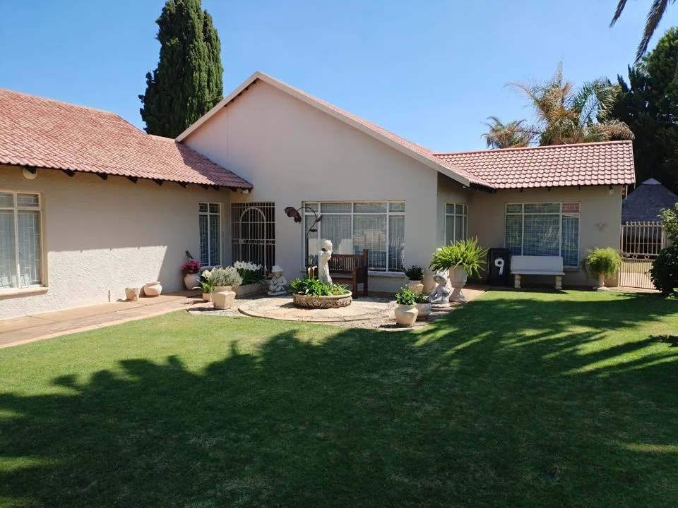 3 Bedroom House for sale in Stilfontein Ext 4