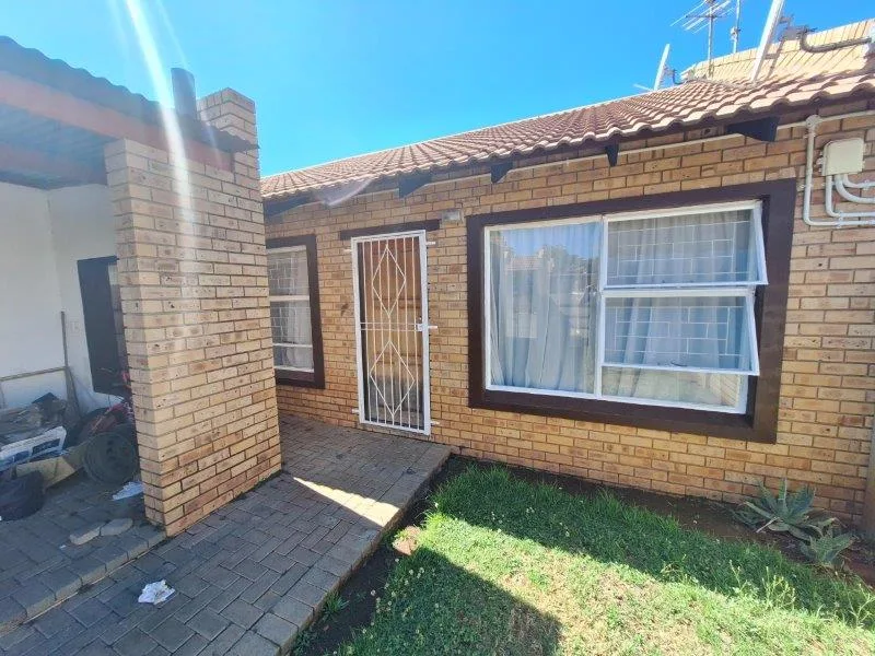 2 Bedroom Townhouse for sale in Fauna
