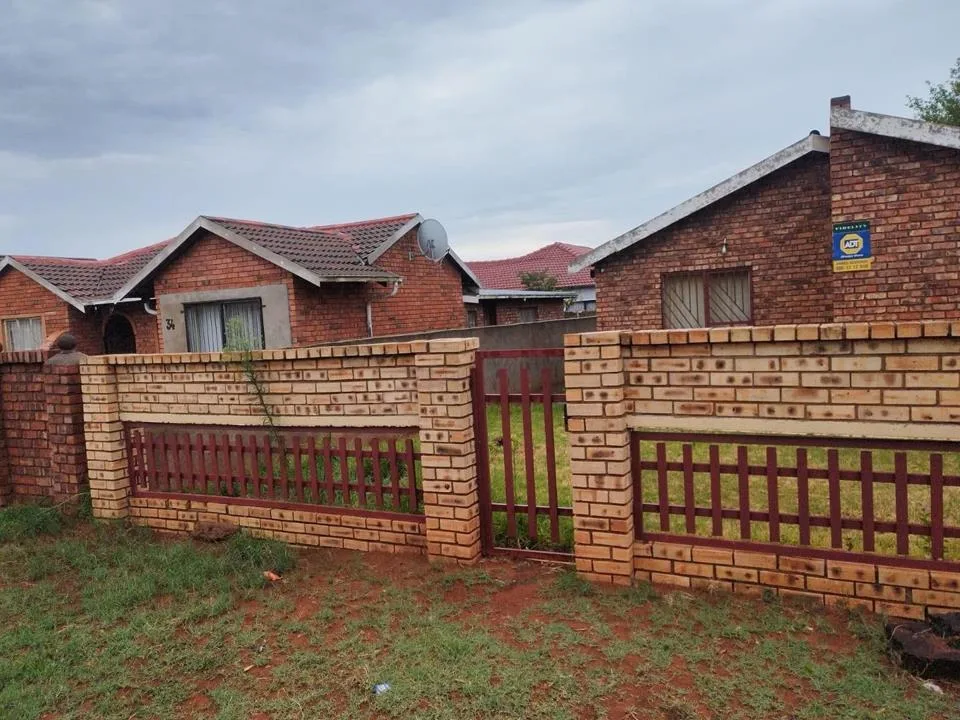 3 Bedroom House for sale in Roodepan