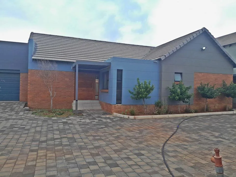 3 Bedroom House for sale in Heuwelsig
