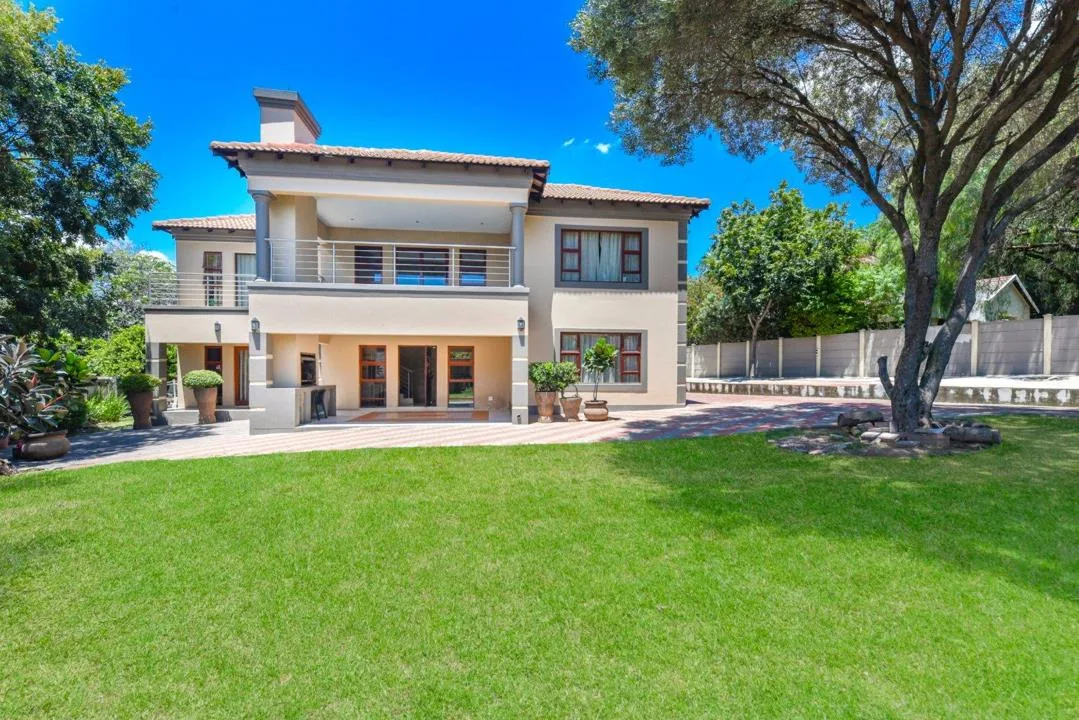 4 Bedroom House for sale in Bloubosrand