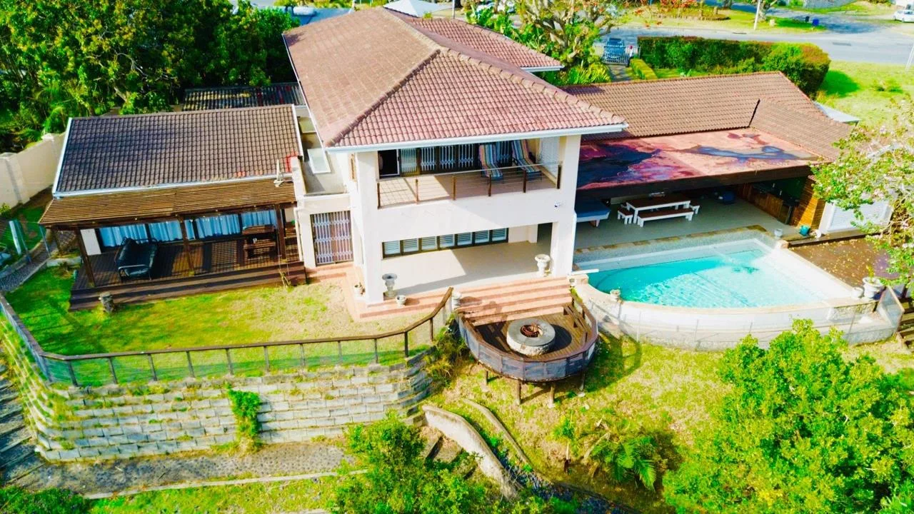 5 Bedroom House for sale in Gonubie