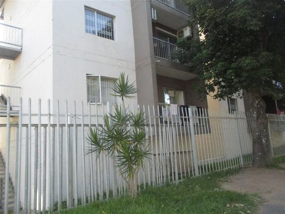 2 Bedroom Apartment / flat for sale in Woodhurst