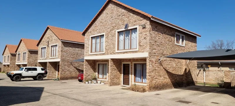 2 Bedroom Townhouse for sale in Miederpark
