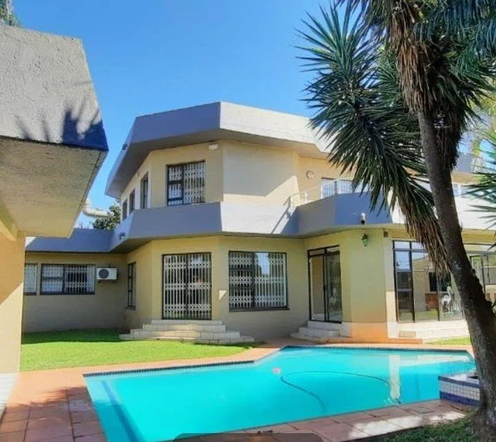 5 Bedroom House for sale in Helikon Park