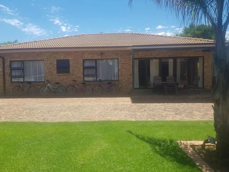4 Bedroom House for sale in Vaal Marina