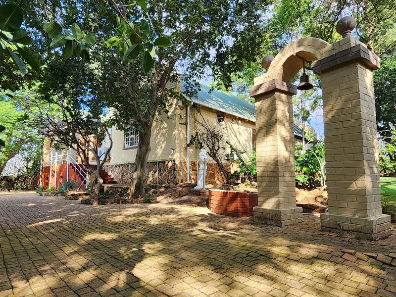 7 Bedroom House in Die Wilgers
