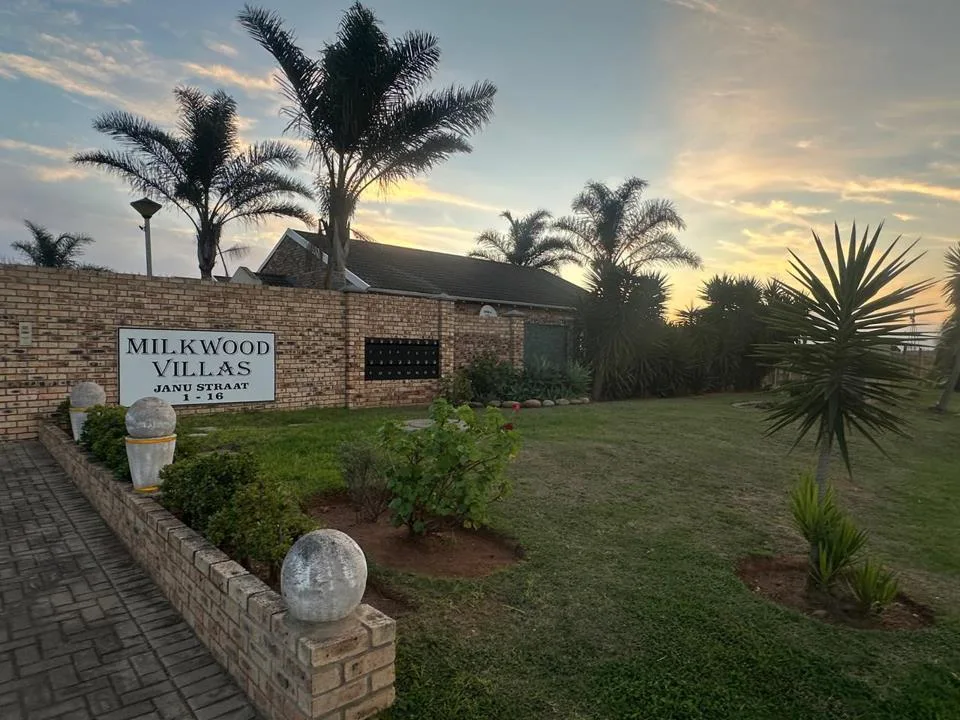 2 Bedroom Townhouse for sale in Campher Park