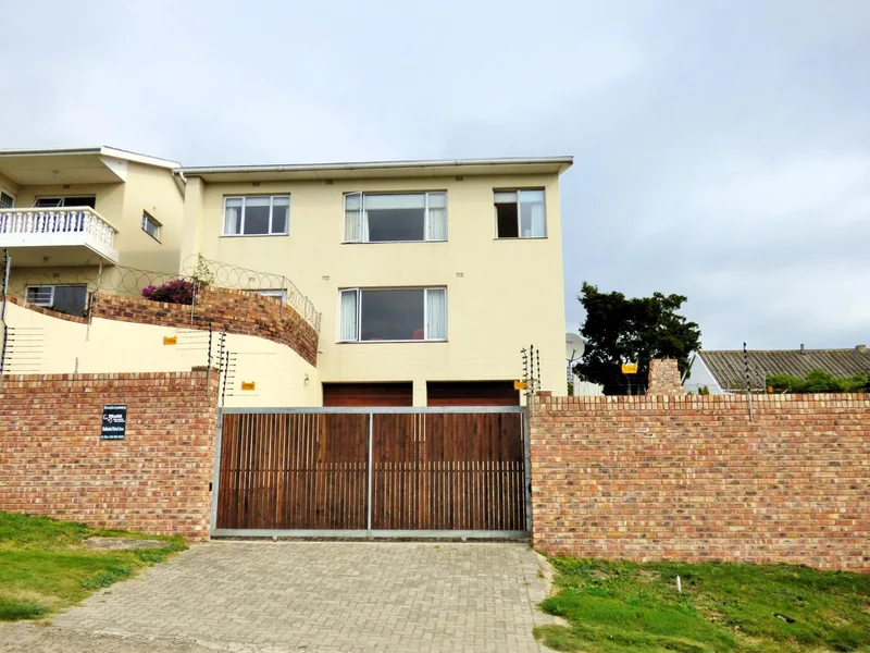 4 Bedroom Townhouse in West Bank
