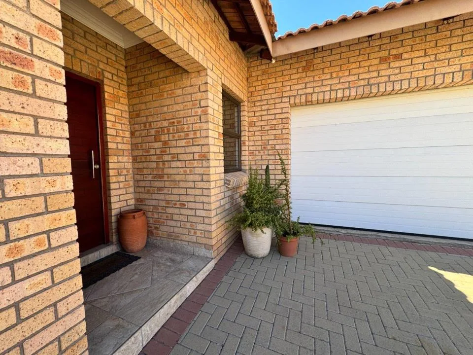 3 Bedroom Townhouse for sale in Hillcrest