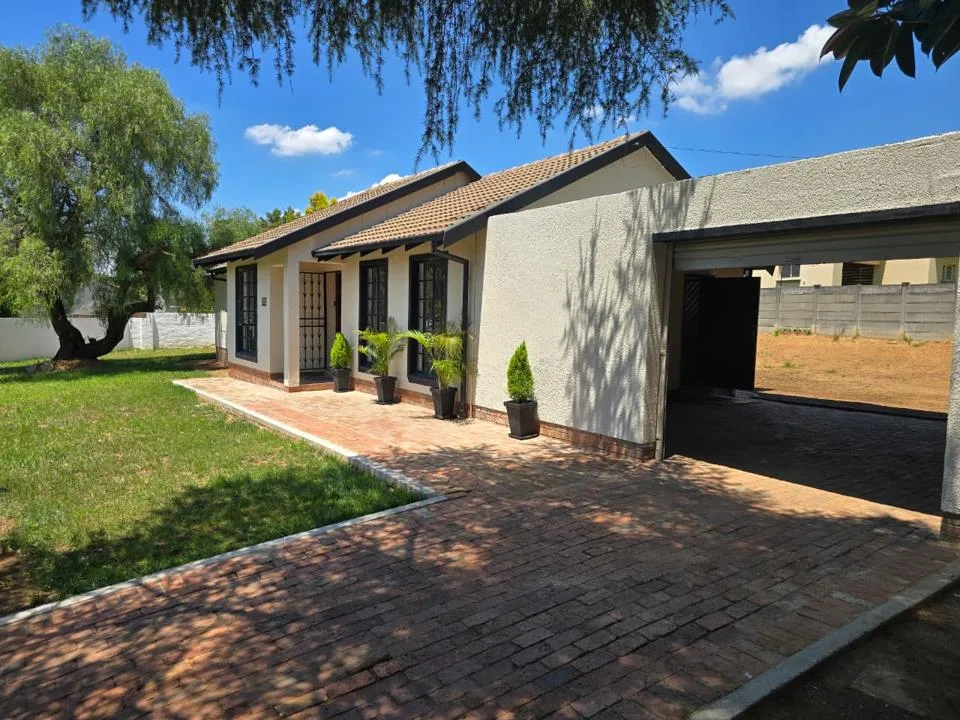 3 Bedroom House for sale in Bloubosrand