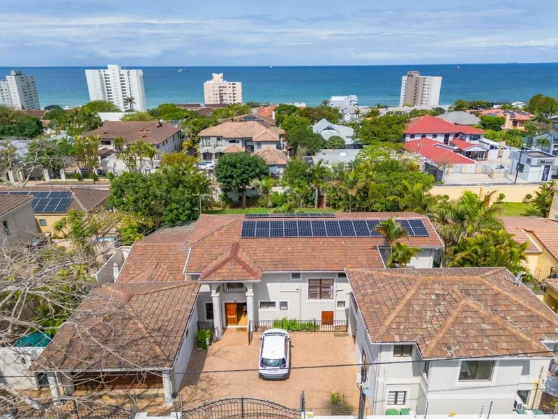 8 Bedroom House for sale in Umhlanga Central
