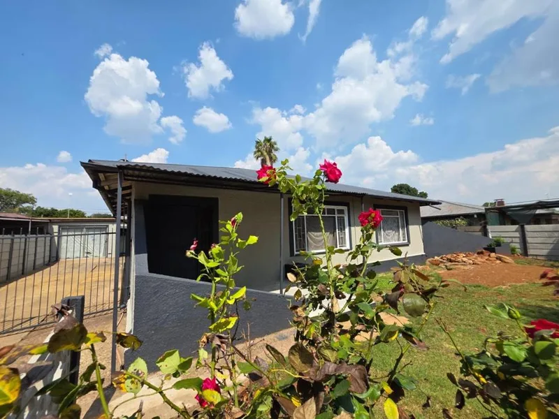 3 Bedroom House for sale in Vanderbijlpark CW 1