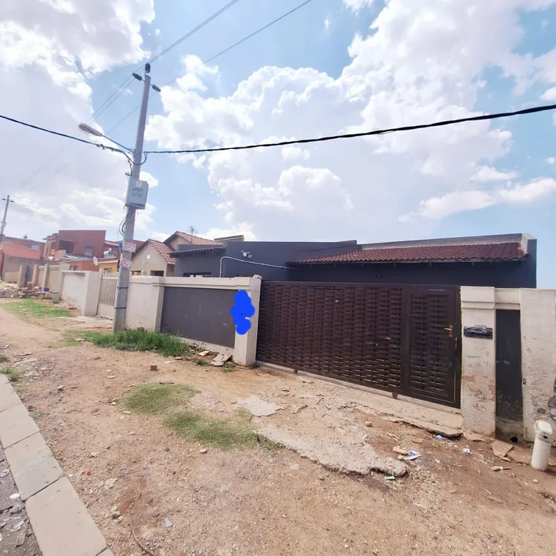 6 Bedroom House in Tembisa Central